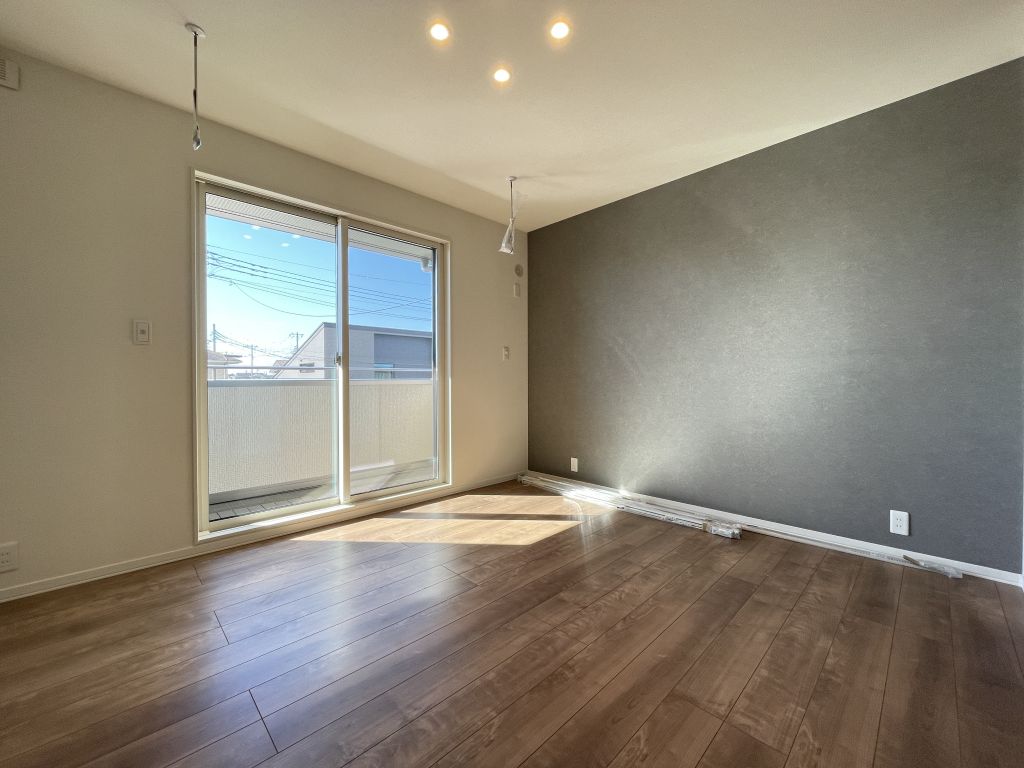 No.28/主寝室
バルコニーのついた主寝室。グレーのクロスがアクセントになっています。
(2025年1月撮影) No.28主寝室