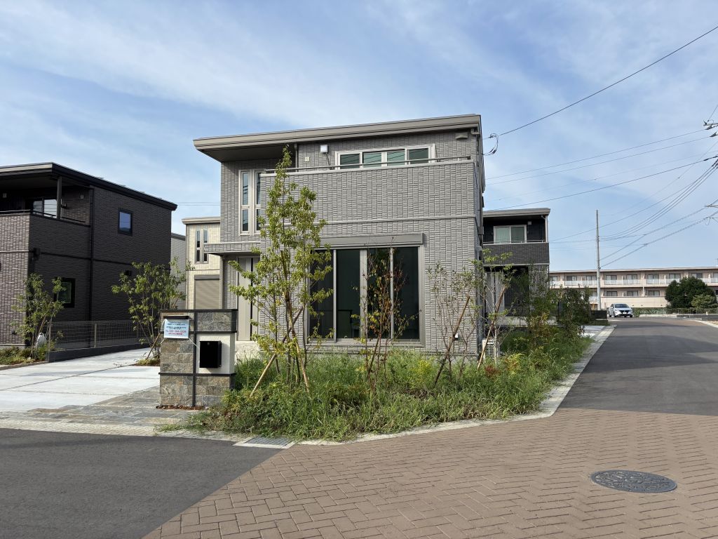 No.25/4LDK+WIC(25年8月撮影)<br>
1F:63.26m2(約19.13坪)/2F:51.84m2(約15.68坪) No.25外観