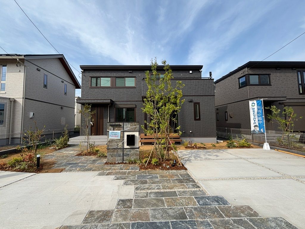 No.27/4LDK+WIC(25年8月撮影)<br>
1F:58.76m2(約17.77坪)/2F:53.97m2(約16.32坪) No.27外観