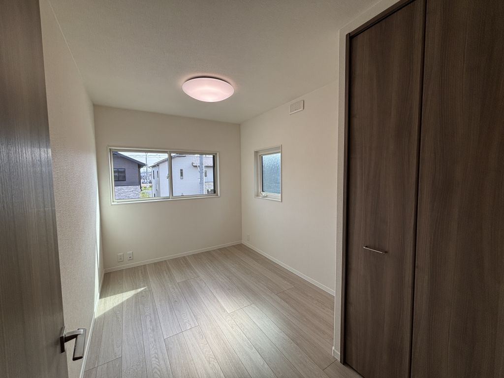 No.27/2Fの洋室は3つご用意しました(25年8月撮影) No.27洋室