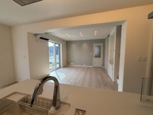 No.28キッチンからみたリビング