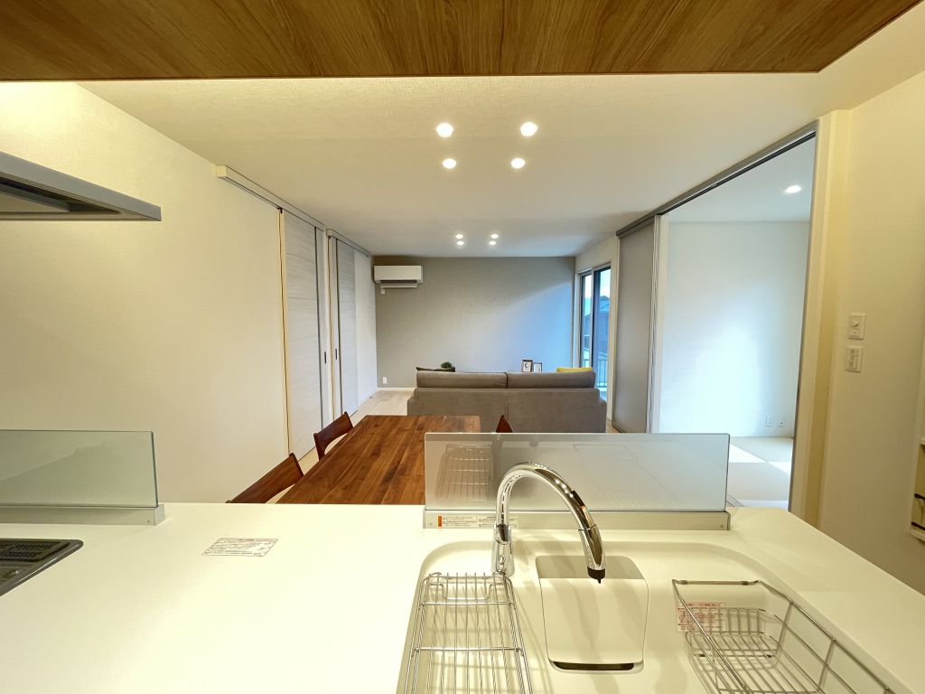 No.2/料理をしながら家族や友人とコミュニケーションが取れますね(26年1月撮影)※インテリアや家具は含まれません スマートハイムシティ川尻Ⅳ_No2リビングダイニング