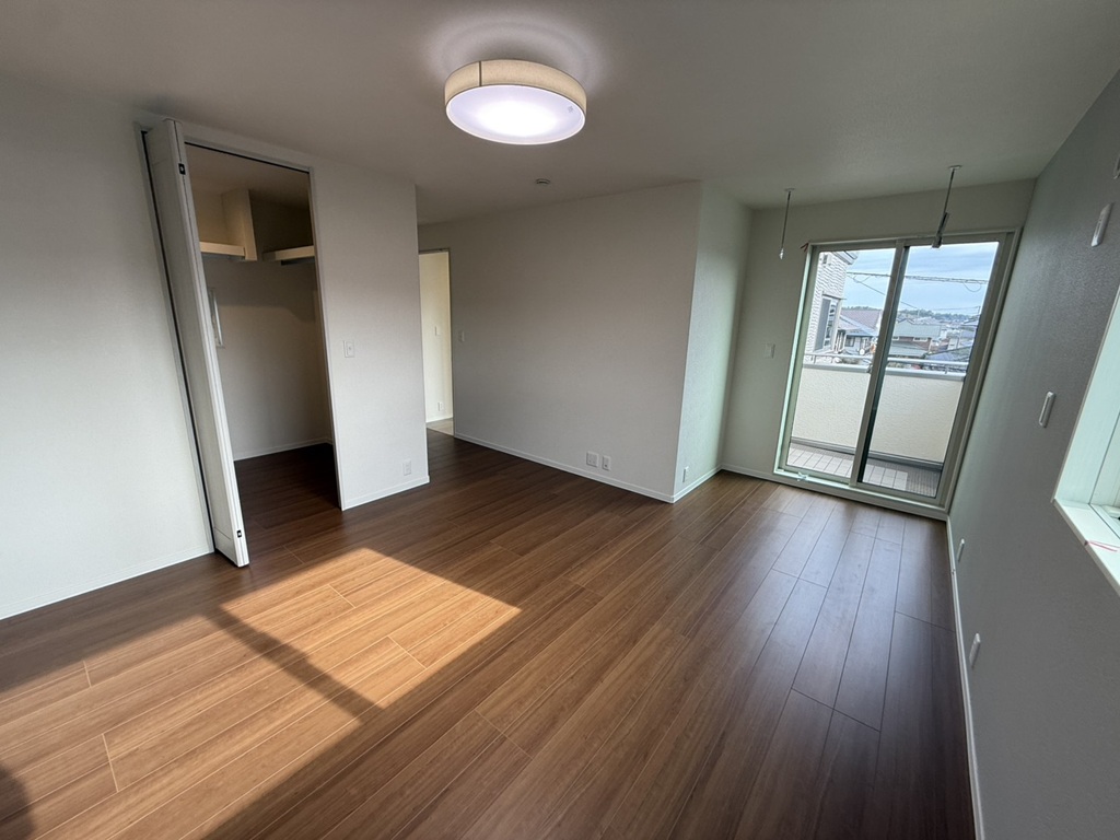 No.7/主寝室にはウォークインクローゼットがあり、衣服や思い出を収納できます(25年12月撮影)