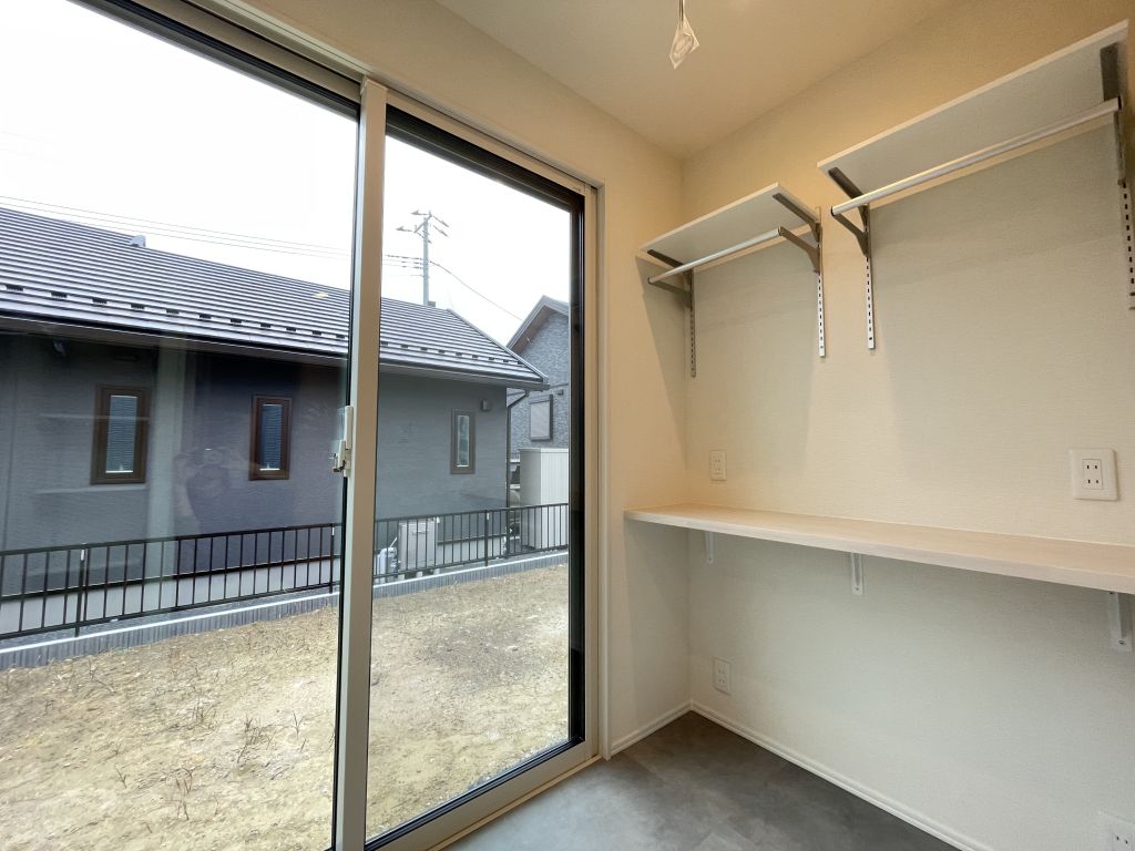 No.2/洗濯物を干したりアイロンがけも出来るユーティリティルーム(26年1月撮影) スマートハイムシティ川尻Ⅳ_No2家事室
