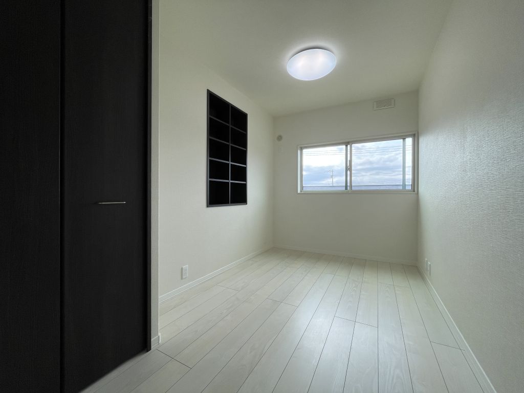 No.3/2階は主寝室の他に洋室を2部屋設けました。将来的に子供部屋が必要になった際も安心です(26年1月撮影) スマートハイムシティ川尻Ⅳ_No3洋室