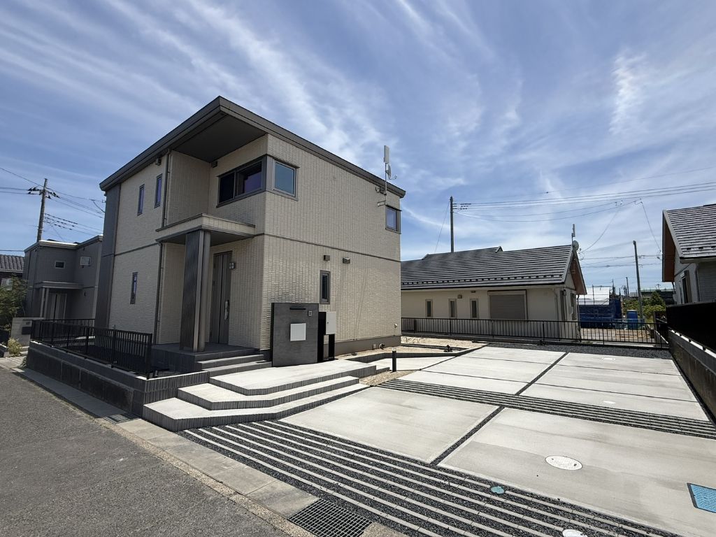 No.6/駐車も十分な広さです(26年6月撮影) スマートハイムシティ川尻Ⅳ-No.6_外観