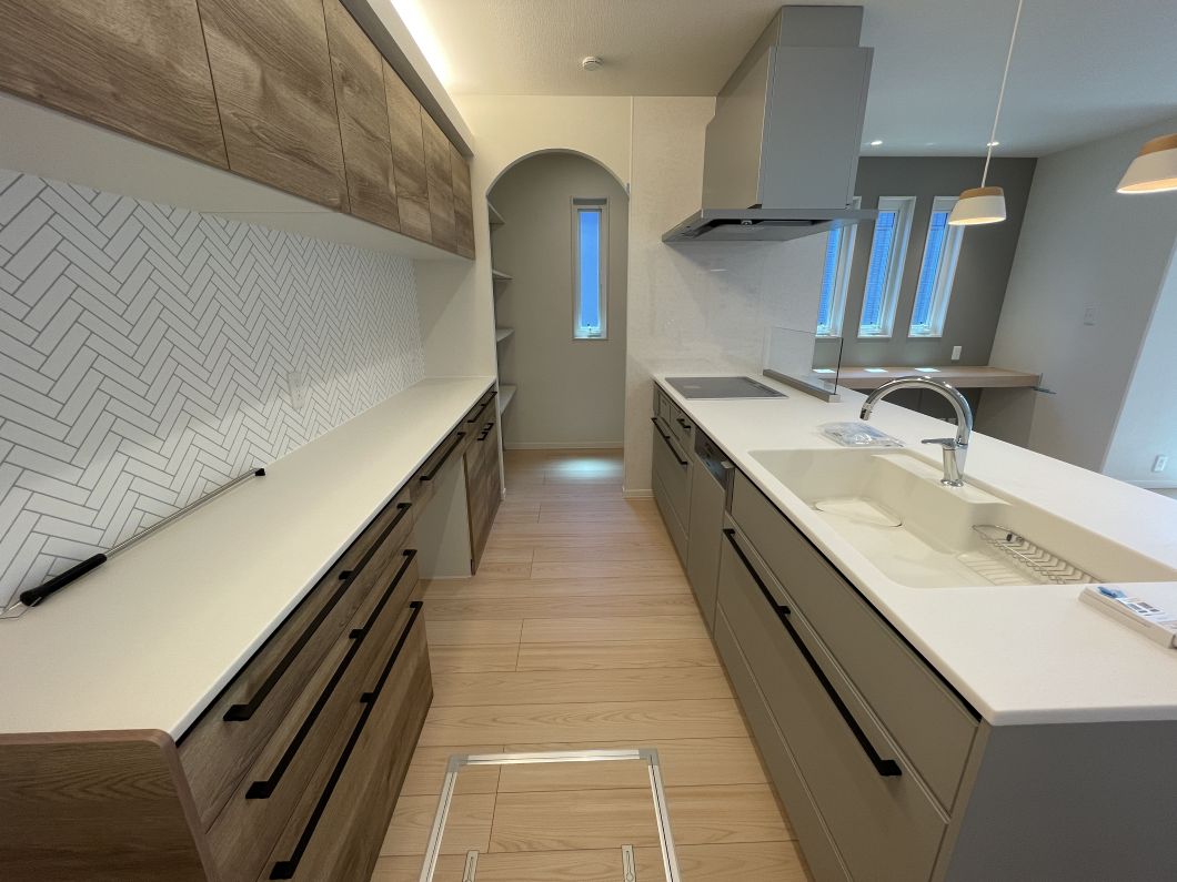 No.9/キッチン:おしゃれで収納力も高いシステムキッチン(25年7月撮影) No.9キッチン