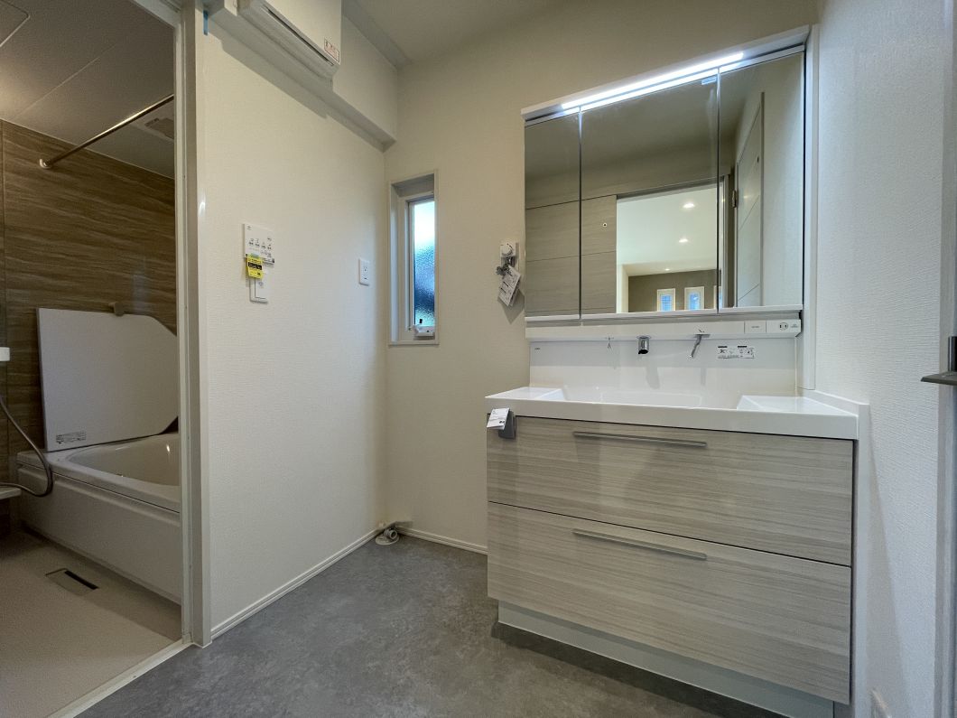 サンライズ笠原No.9/洗面室:1日の疲れを癒すバスルーム(25年7月撮影) No.9洗面室