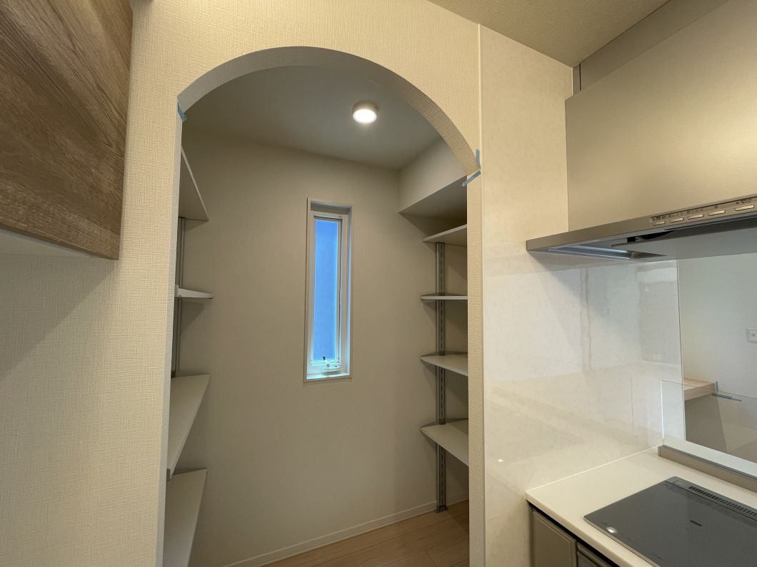 No.9/パントリー:買い置き食材や備蓄もしっかりすっきり収納(25年7月撮影) No.9パントリー