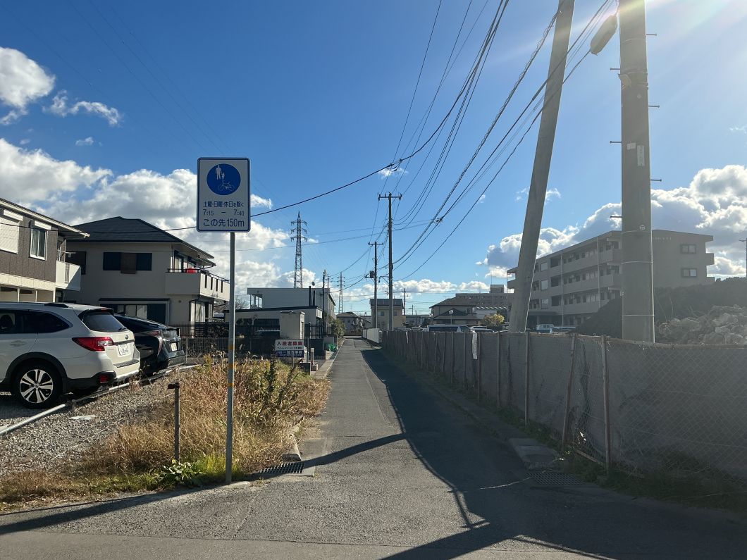 前面道路(2025年12月撮影) 前面道路