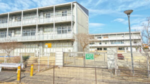 東小学校