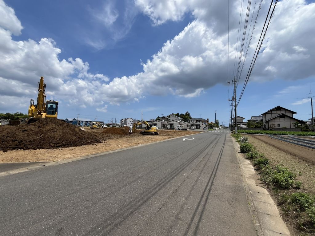小学校まで徒歩12分。初めての通学も安心の距離です(26年5月撮影)